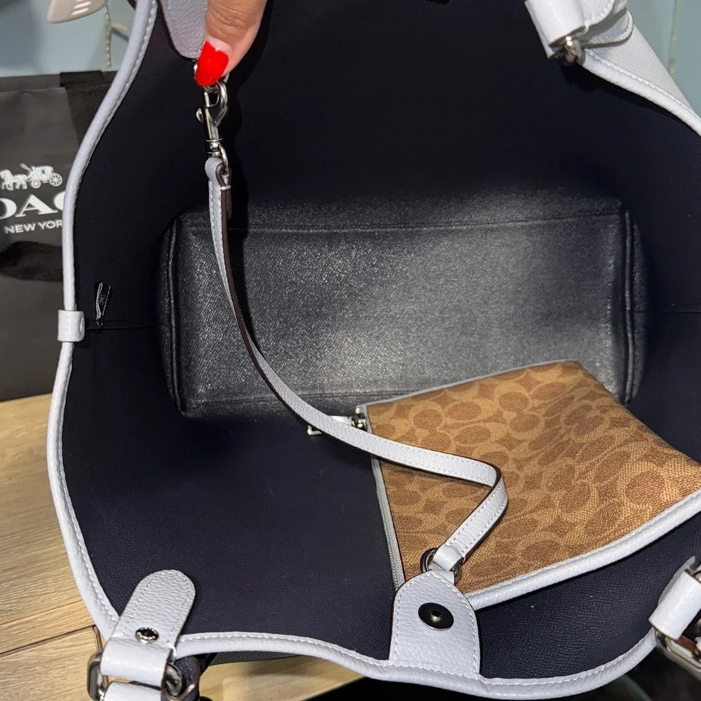 Coach Day Tote (retail) - Picture 6 of 7